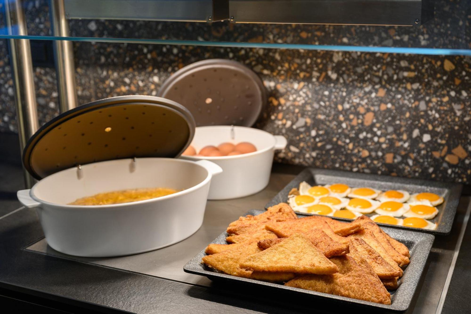 Hilton Garden Inn Debrecen City Center מראה חיצוני תמונה